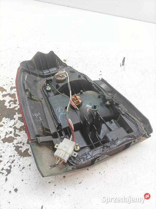 LAMPA TYŁ PRAWA LIFT Subaru Forester I 19972002