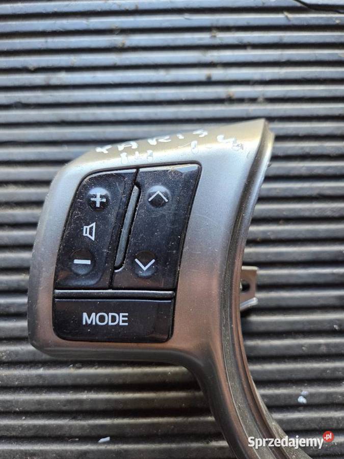 Ramka kierownicy Toyota Yaris 3 multifunkcja osobowe sprzedam