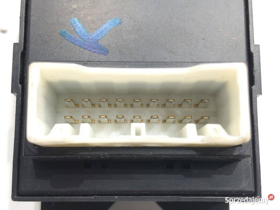 PRZEŁĄCZNIK SZYB HYUNDAI i20 II 93570C8040