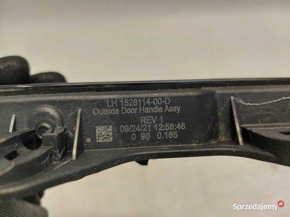 TESLA MODEL Y 2023r Klamka drzwi przód lewy Klamki