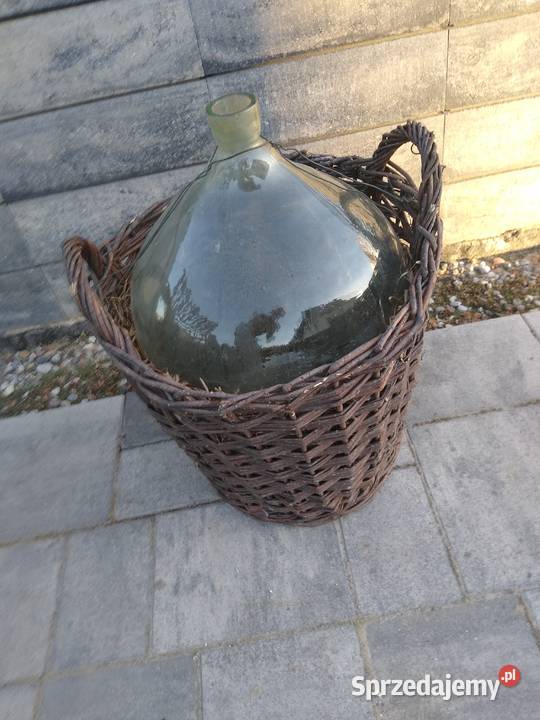 Balon gąsior na wino w wiklinowym koszu Kruszwica