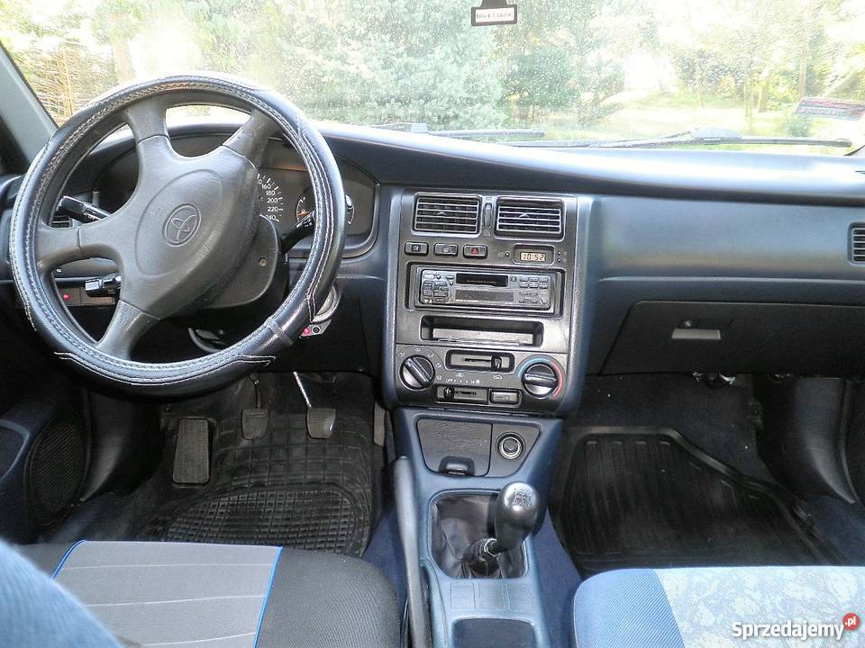 TOYOTA CARINA E 16 XLI niebieski
