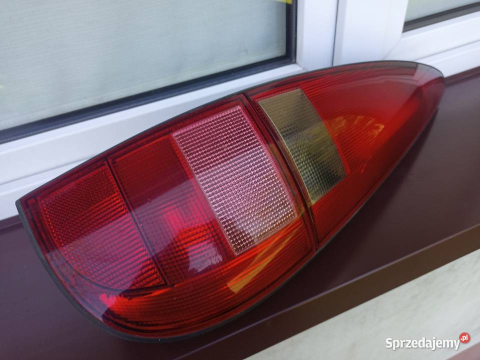 Renault Laguna 1 I kombi lampa tył tylna prawa osobowe Sieradz