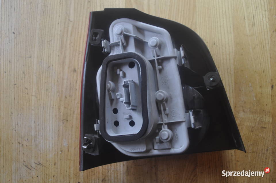 vw polo 2005 tył lampa prawa Części samochodowe Sierakowice