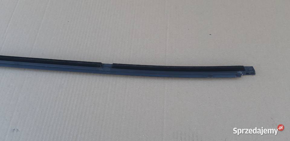 SKODA ENYAQ LISTWA ZGARNIAJĄCA DRZWI PRAWY TYŁ Bieleń