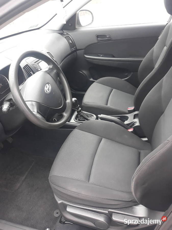 HYUNDAI I30 14 benzynagarażowany zadbany bogate elektryczne szyby i30 Świebodzice