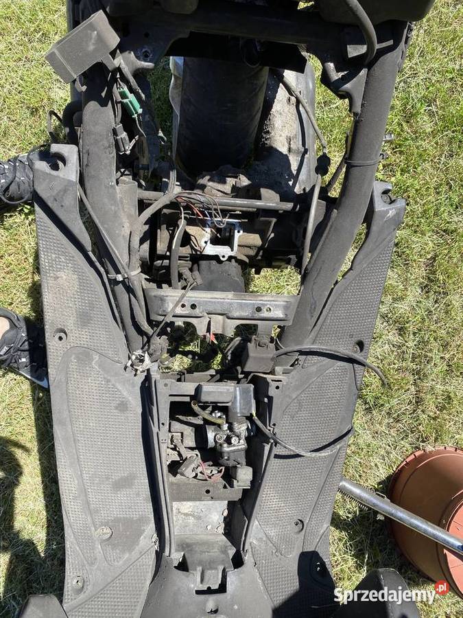 Yamahę Aerox z papierami uszkodzony