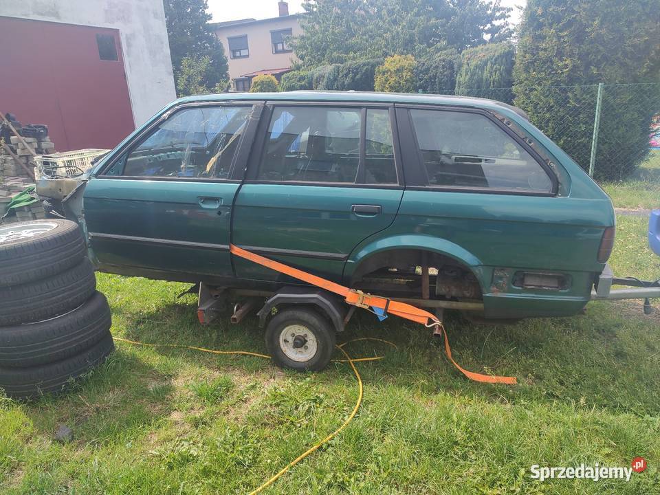 Błotnik lewy tylny ćwiartka BMW e30