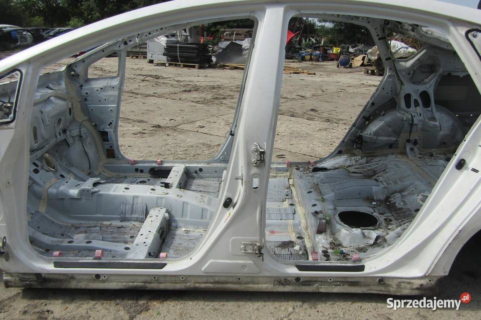 PRÓG SŁUPEK LEWY BOK 070 TOYOTA PRIUS III LIFT sprzedam