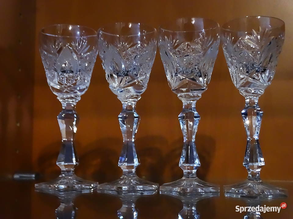 Kryształowe kieliszki do serwowania alkoholi lubelskie