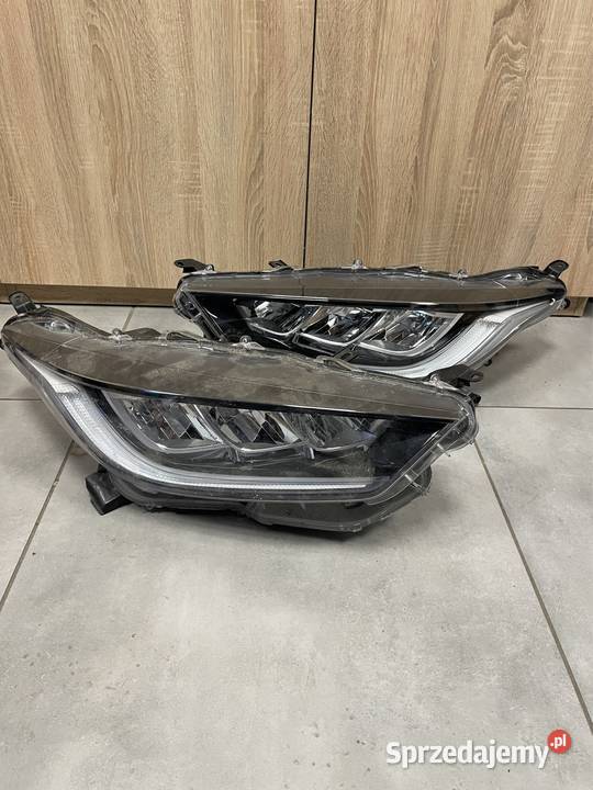Toyota Yaris IV reflektor przód kpl Led