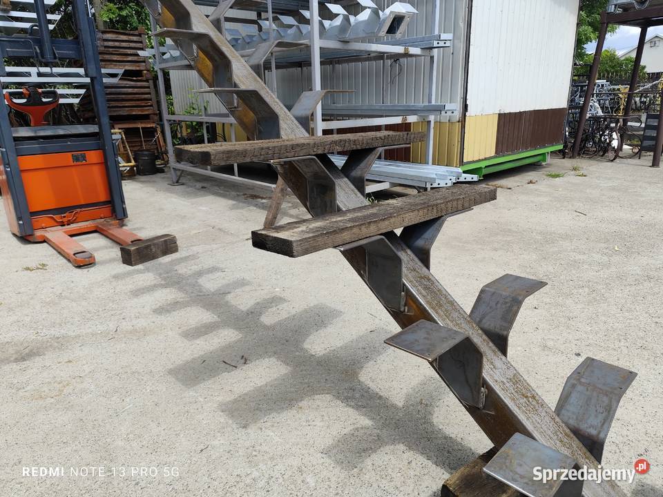 Schody na belce centralnej wejście na 3m loft 15 Elżbieta