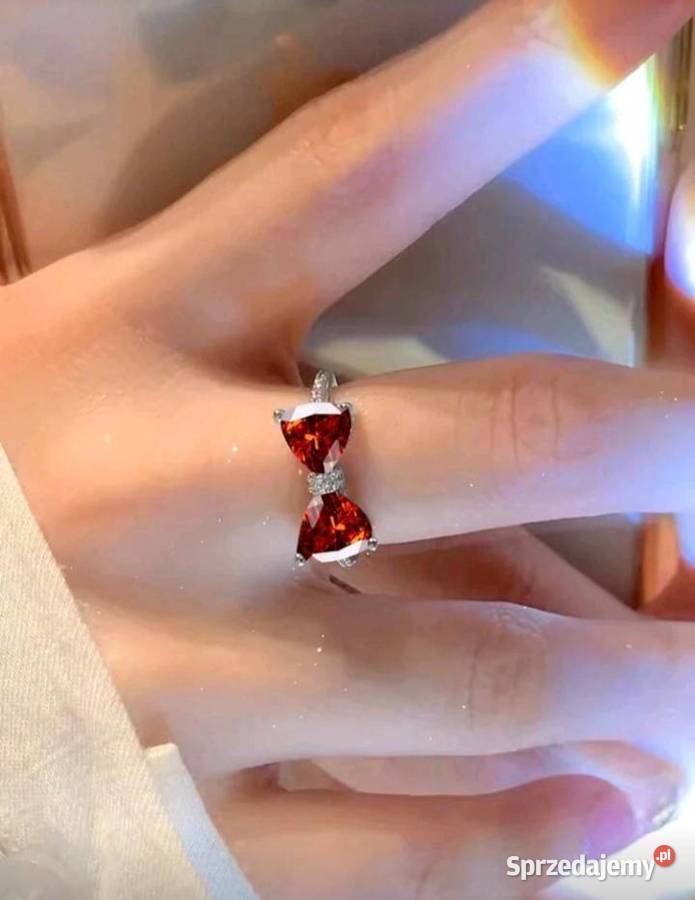 Pierścionek z czerwoną kokardą Głuchołazy sprzedam