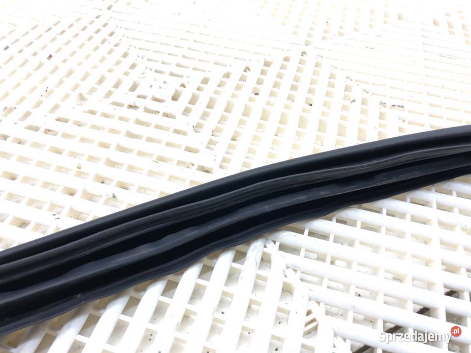 USZCZELKA DRZWI TYŁ PRAWA VOLVO V60 I Kombi 1018