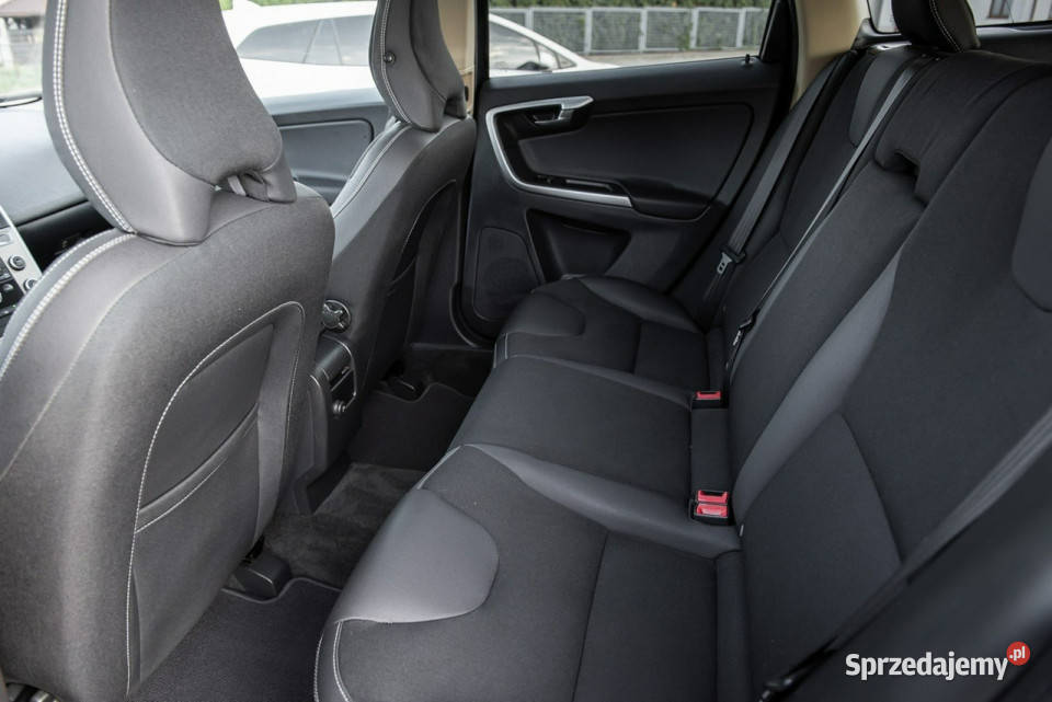 Volvo XC 60 RDesign AWD 24d D4 163 4x4 Panorama szary