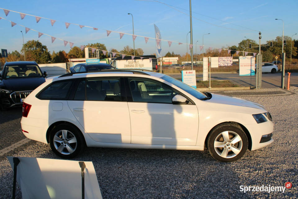 koda Octavia Ambition Salon Polska Gwarancja III światła przeciwmgielne Škoda Warszawa