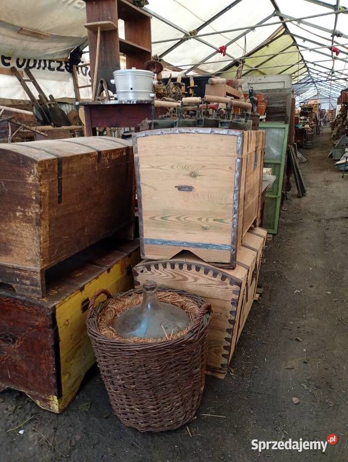 Starocie drewniane kufry beczki niecki gliniaki