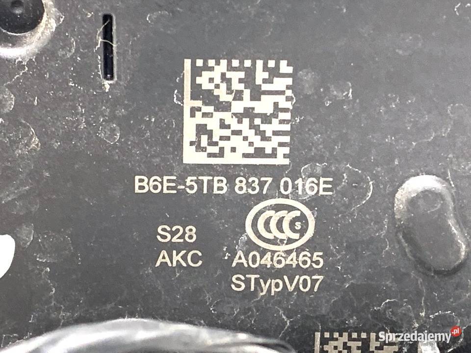 ZAMEK DRZWI PRAWY PRZÓD VW GOLF VIII Kombi