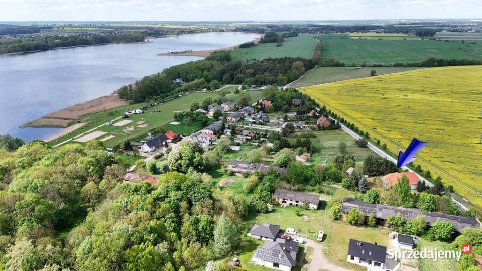 Działka zabudowana starą szkołąjezNiepruszewskie