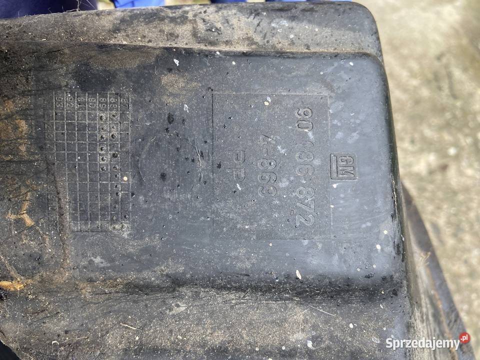 2 Nadkola prawe i lewe opel kadet 87 Rok produkcji 1987 Cieszyn