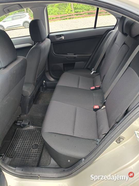 Mitsubishi Lancer hatchback benzyna