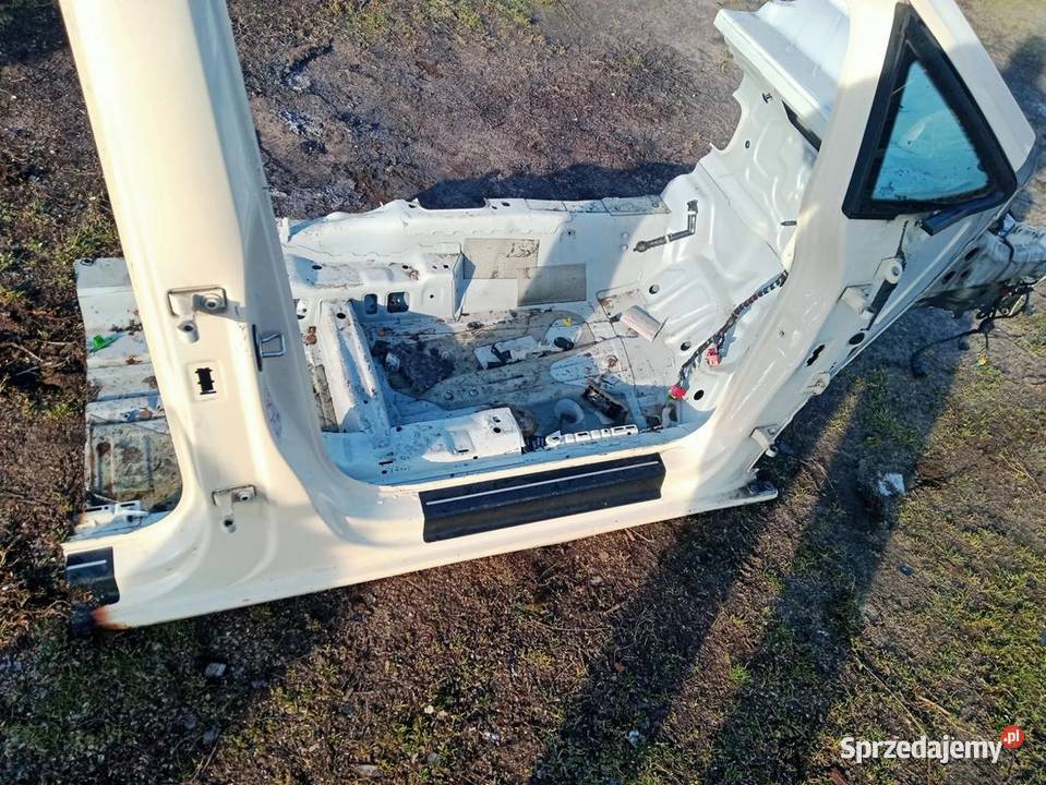 ĆWIARTKA PODŁUŻNICA PRAWA PRZÓD VW TOURAN III Rakoniewice