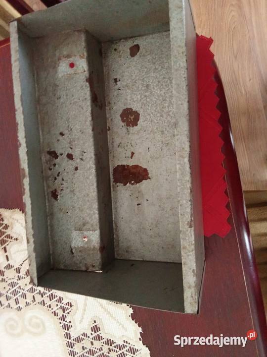 Fiat 126p ST Skrzyneczka narzedziowa pod fotel osobowe Tomaszów Mazowiecki