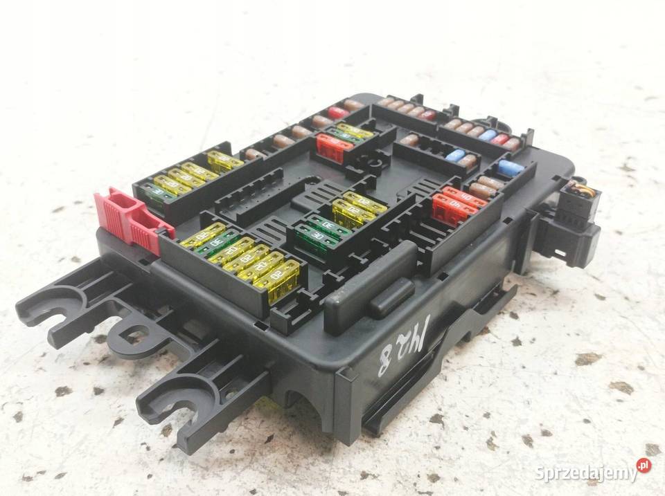 SKRZYNKA BEZPIECZNIKÓW 9337880 16 B Bmw Seria 1