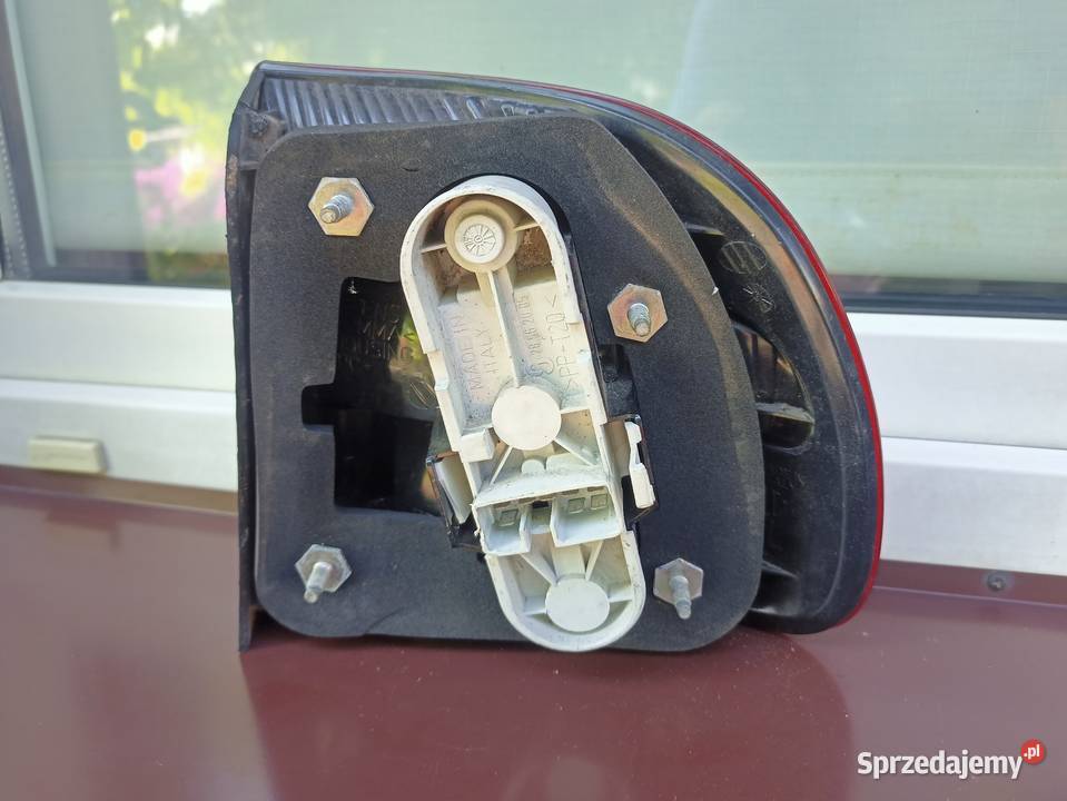 Volvo V40 LIFT lampa tył tylna lewa w błotnik Sieradz