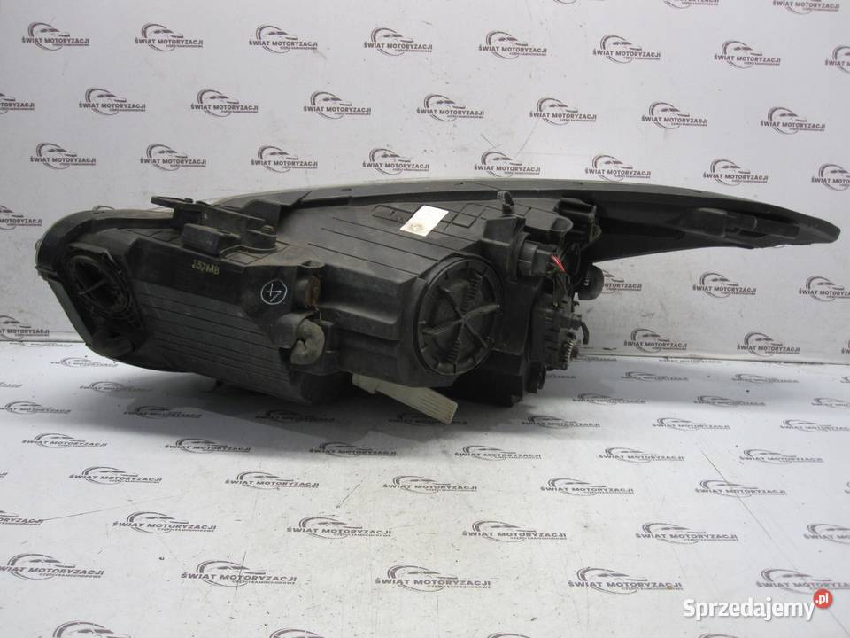 HYUNDAI i40 13r lampa prawa przód 921023ZXXX