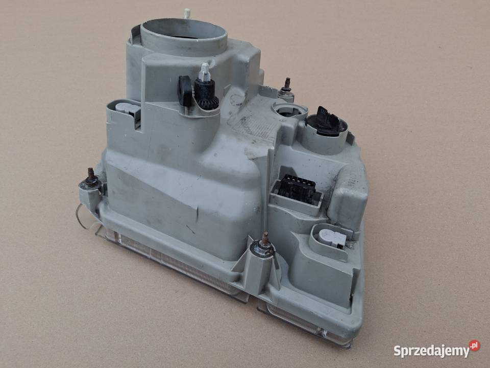 VOLVO FL FE REFLEKTOR PRAWY LAMPA PRAWA 20818775 ciężarowe Bieleń