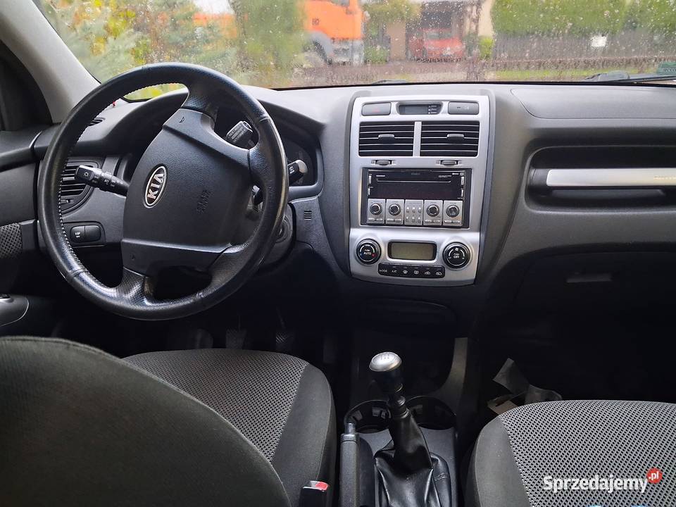 NIEZAWODNE AUTO SUV CZARNY