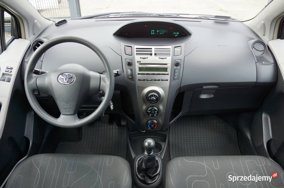 Toyota Yaris 13 Benzyna 101 Klima Mały przebieg garażowany Yaris Nowy Sącz