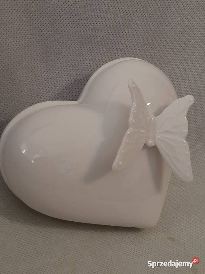 Śliczne porcelanowe puzderko z motylkiem 3D Inowrocław