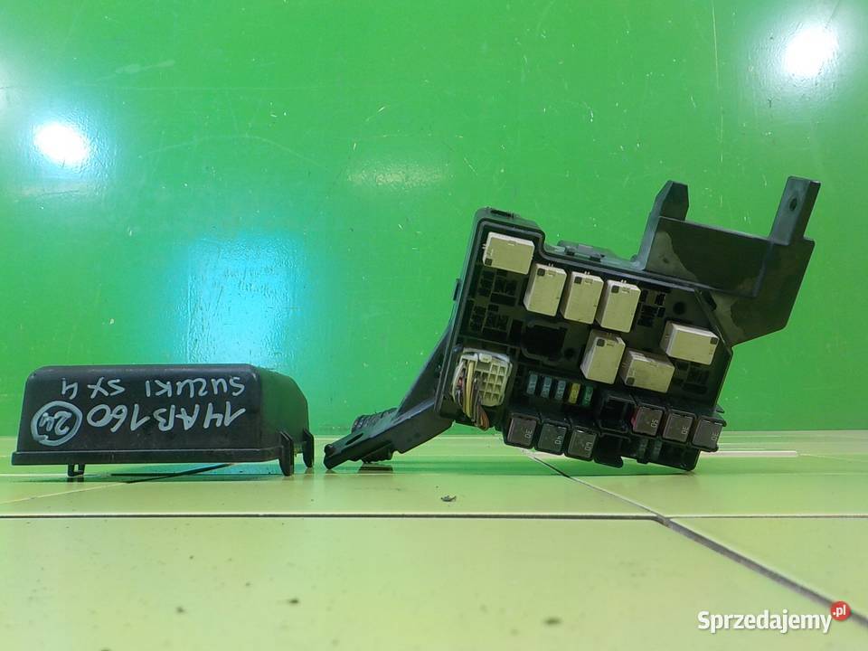 SUZUKI SX4 16 B 07r 5D skrzynka bezpiecznikow Suków