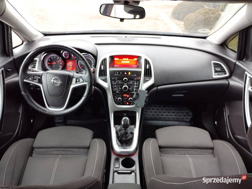 Opel Astra J 2011r 16i 116 BEZWYPADKOWA z