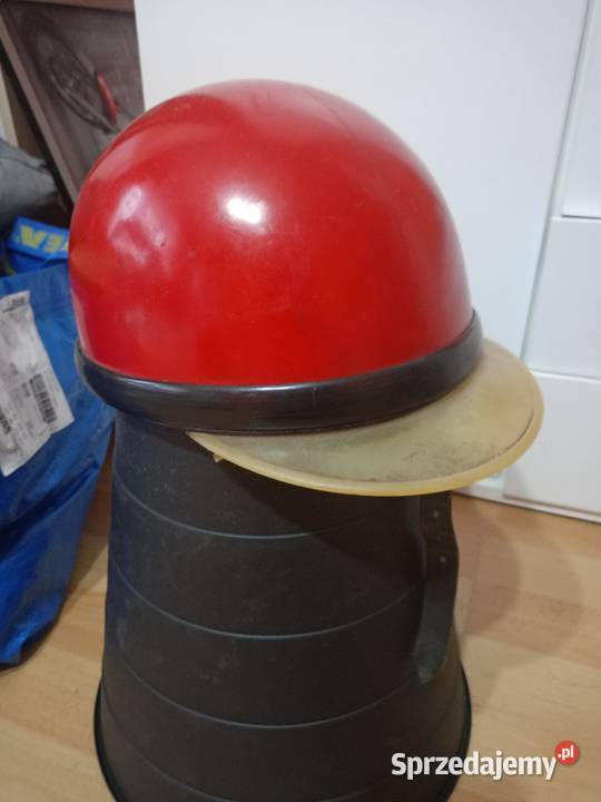 Kask orzeszek z daszkiem Świerczów