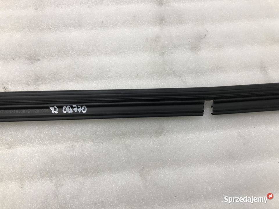 LISTWA SZYBY PRAWY TYŁ 5TA839479 VW TOURAN III