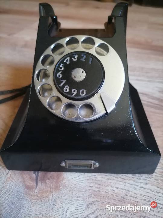 Stary telefon na tarcze z lat 50 tych