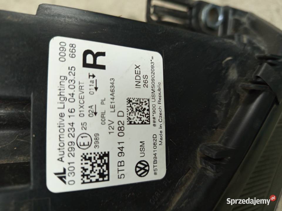 Reflektor prawy Touran 15 roku orginalny Rzeszów