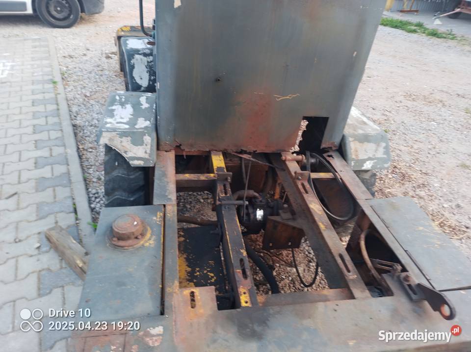 Ladowarka mini mala waga 2 tony 16 diesel Paradyż