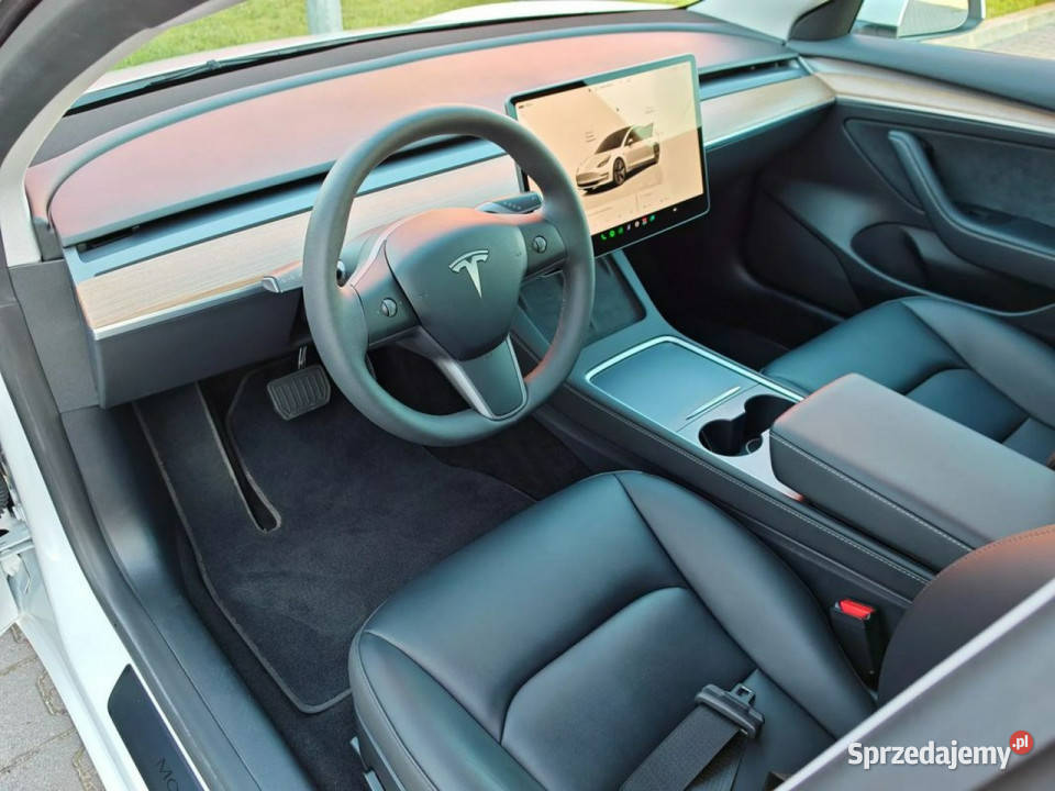 Tesla Model 3 wersja europejska bateria LFP elektryczne lusterka Niepruszewo