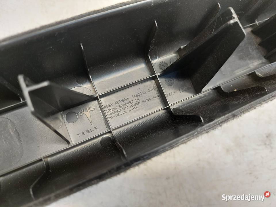 TESLA MODEL Y 2 LISTWA OSŁONA BAGAŹNIKA LEWY TYŁ Osłony i zaślepki
