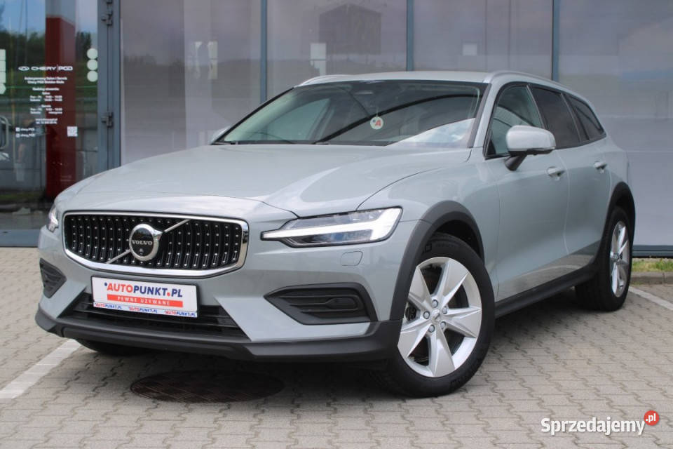 Volvo V60 Cross Country 2024r 4130 4x4 Kamera sprzedam
