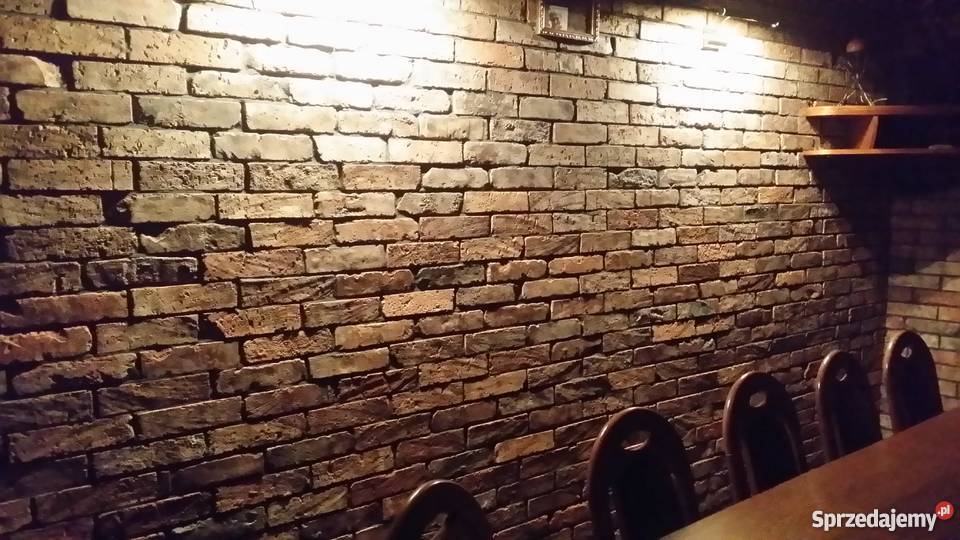 Układanie płytek z cegły rustykalnej lico cegły