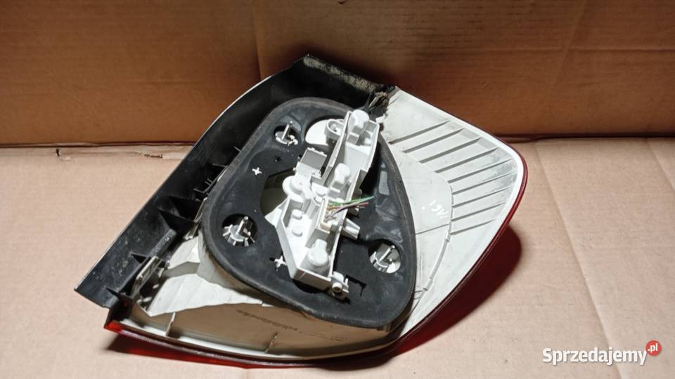 BMW E87 FL HB LAMPA TYŁ LEWA osobowe Zbierkowo