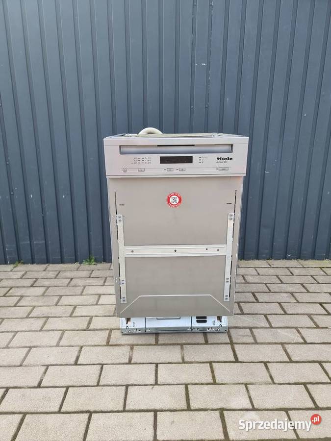 Zmywarka do zabudowy z widocznym panelem inox