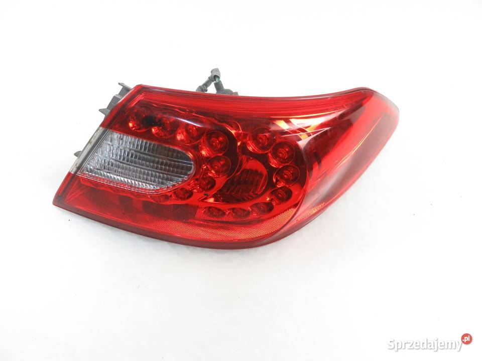 LAMPA PRAWA TYLNA INFINITI M Q70