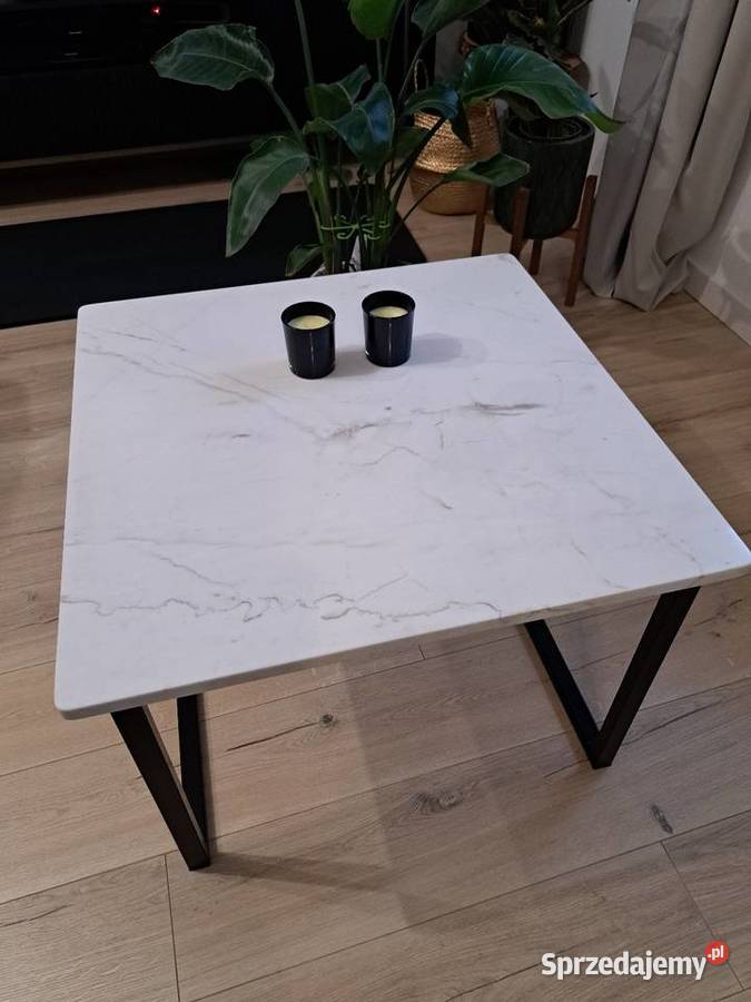 Stolik z naturalnego kamieniamarmuru