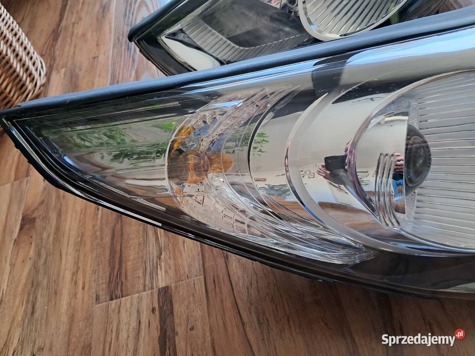 nowe lampy przednie do hyundai IX35 chyba anglik osobowe